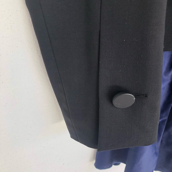 Structured Black Single-Button Tailored Blazer. Size 0 - Picture 2 of 14